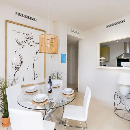 Lagoon Retreat For 4 * Estepona
