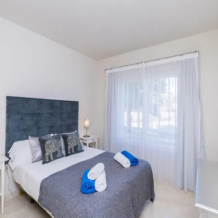 Lagoon Retreat For 4 *