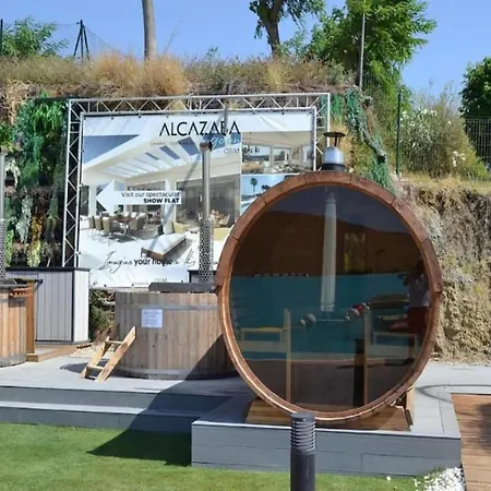 Lagoon Retreat For 4 *