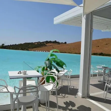 Lagoon Retreat For 4 *
