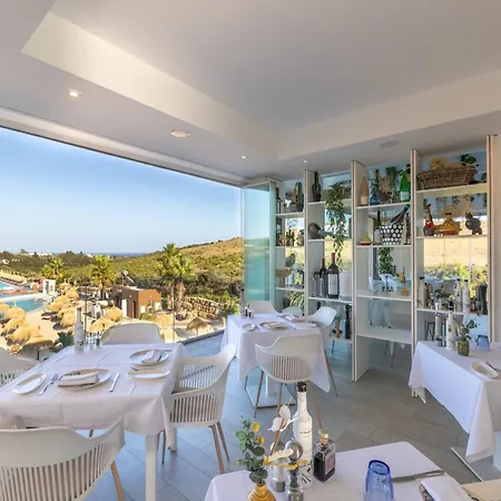 Lagoon Retreat For 4 Estepona